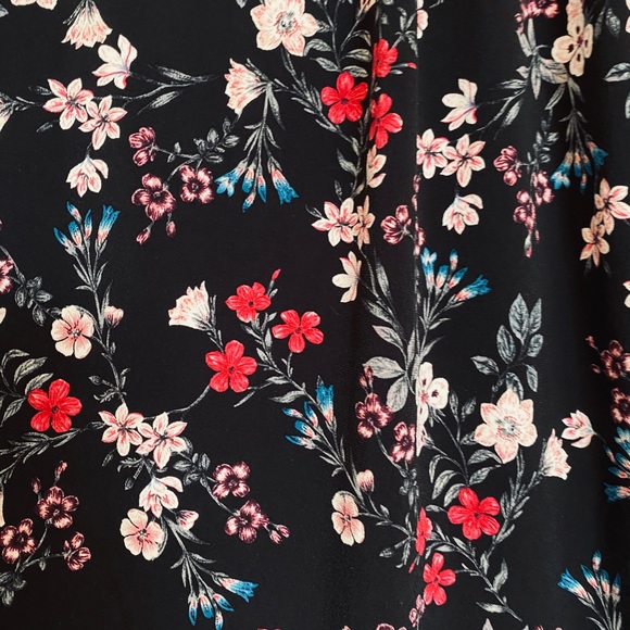 Calvin Klein Printed Pleated Neck Top Sizes M - Picture 5 of 7